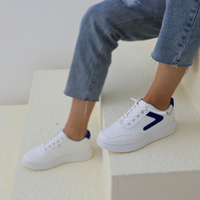 LACE-UP FRONT CHUNKY SNEAKERS