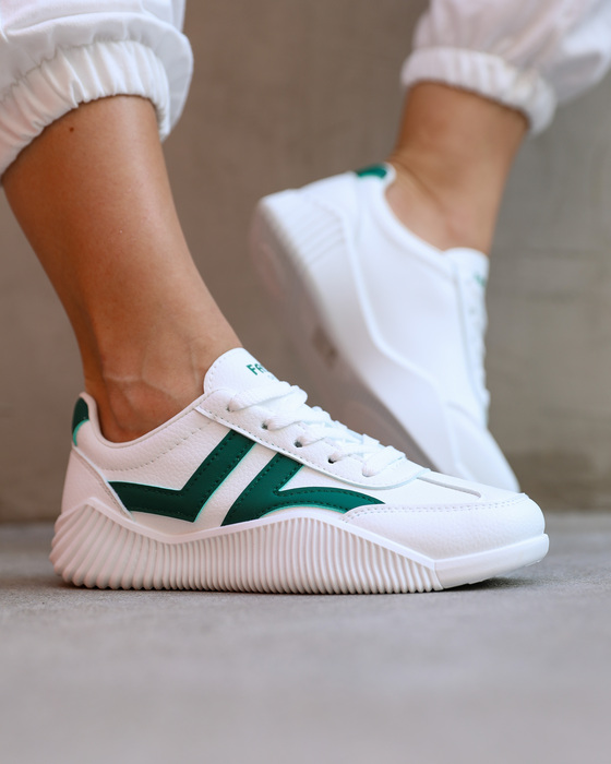 LIGHTWEIGHT AND COMFORTABLE CASUAL SNEAKER