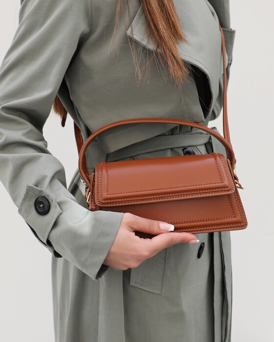 A HANDBAG THAT COMBINES SIMPLICITY AND LUXURY