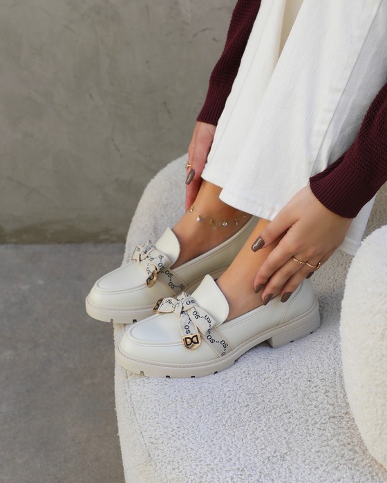 WOMEN SHOES WITH A THICK SOLE DECORATED WITH A BOW