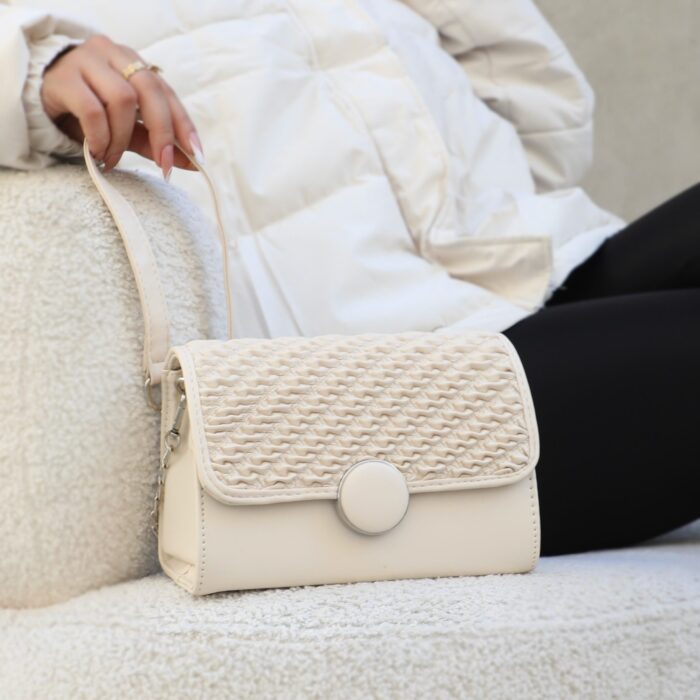 FASHIONABLE SHOULDER BAG WITH METALCHAIN