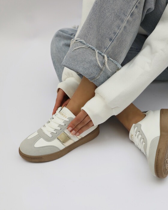 VINTAG-STYLE SNEAKERS