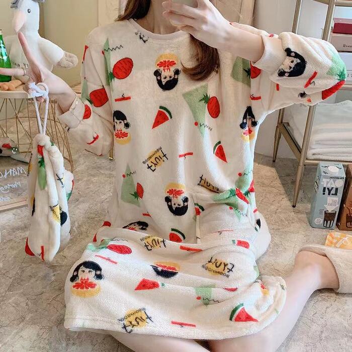 PATTERNS OF LOOSE KOREAN PAJAMAS DRAWN WITH WATERMELON