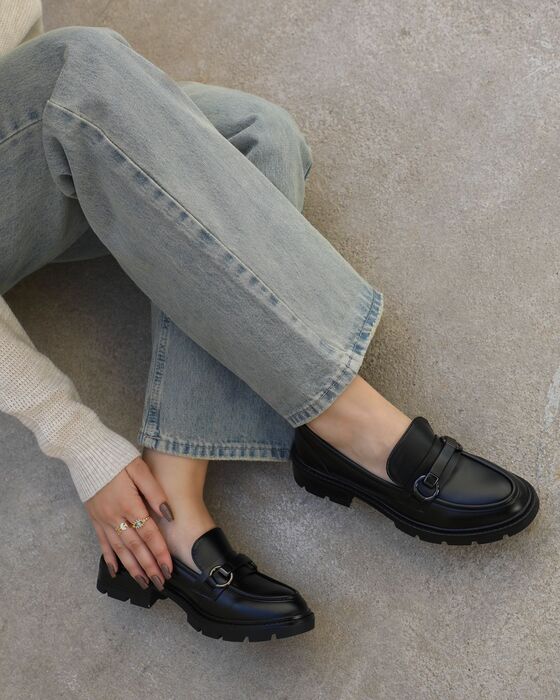 LEATHER FLAT LOAFERS WITH DECORATIVE BUCKLE