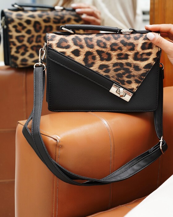DISTINCTIVE HANDBAG WITH WIDE STRAP
