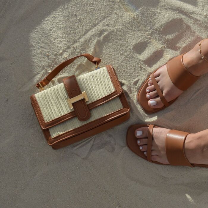 THE PERFECT MODERN AND ELEGANT SHOULDER BAG