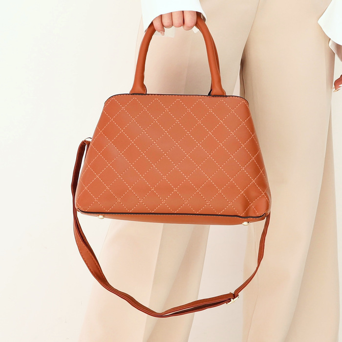 ELEGANT QUILTED PATTERN SQUARE BAG