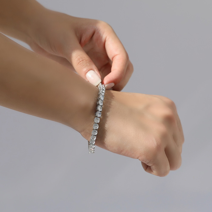 EMERALD CUT & ROUND DIAMOND BRACELET