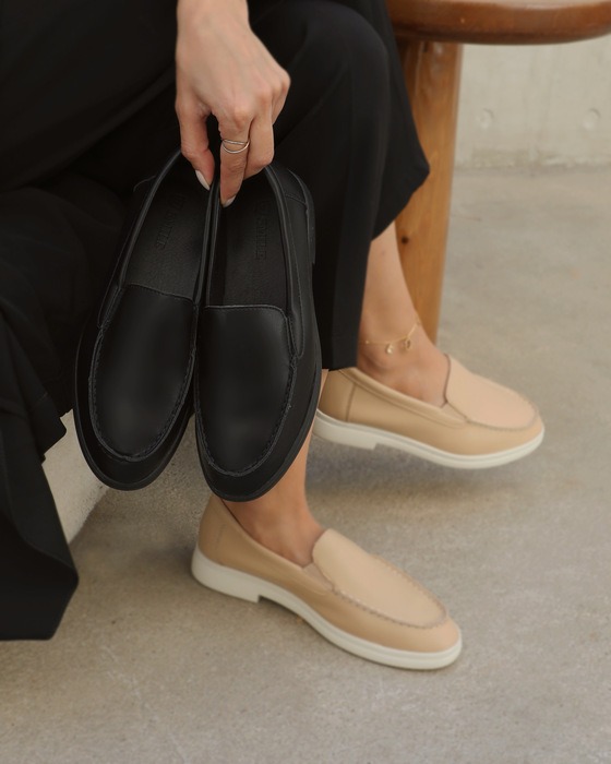 ‏CLASSIC SLIP-ON LOAFERS