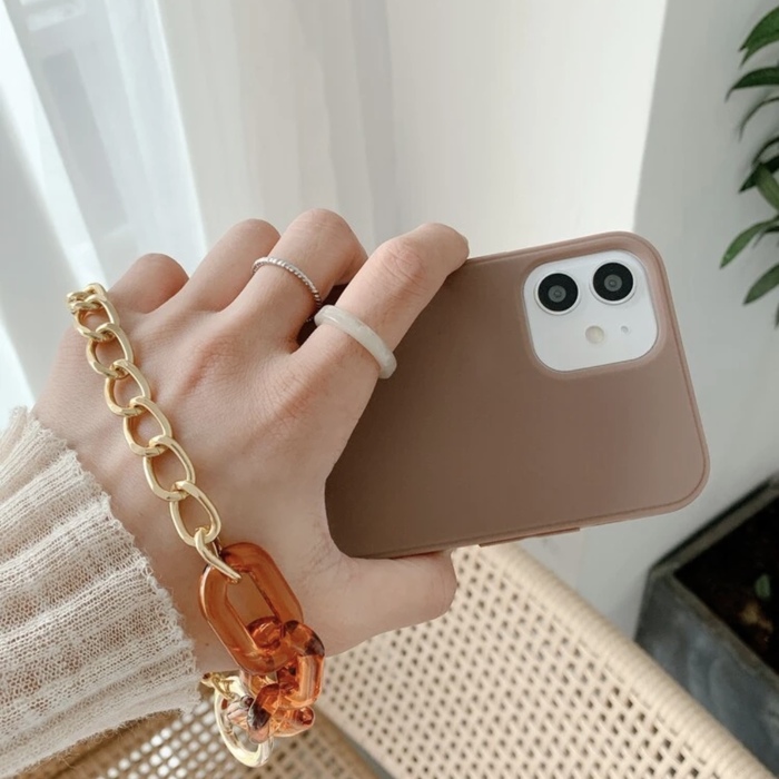 PLAIN IPHONE CASE WITH CHAIN HAND STRAP