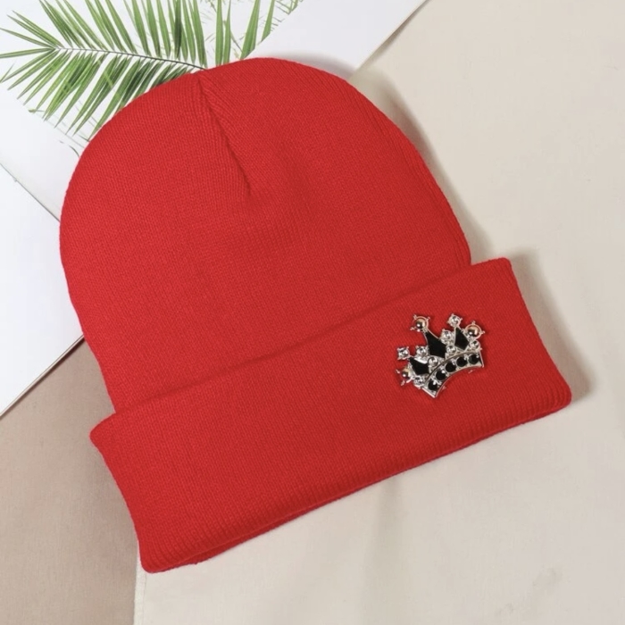 CROWN DESIGN KNITTED BEANIE