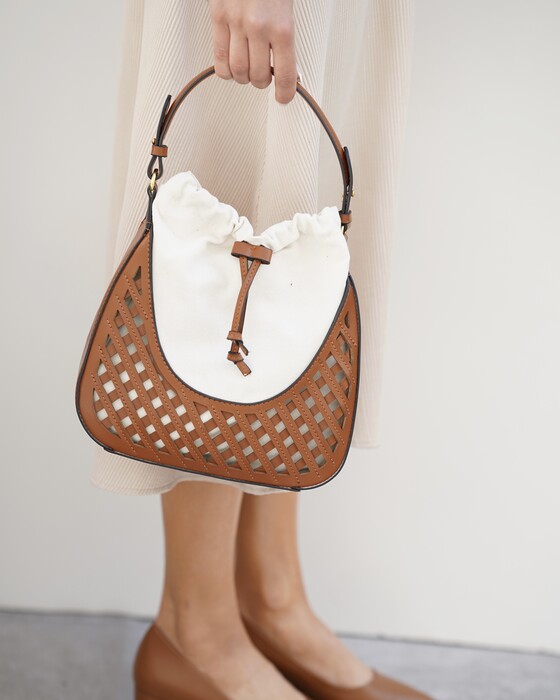 ELEGANT CONTRAST BUCKET BAG