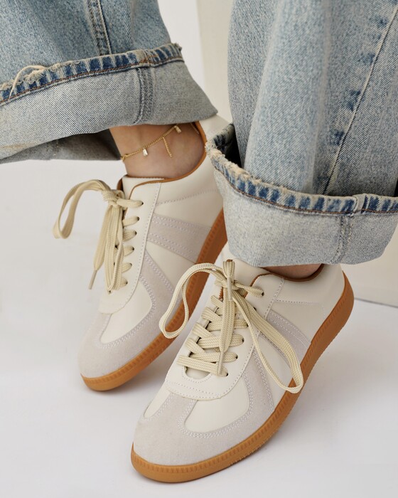 SAMBA SHOES, MODERN AND ELEGANT