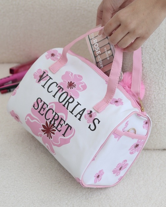 VICTIRIA'S SECRET MAKEUP BAG