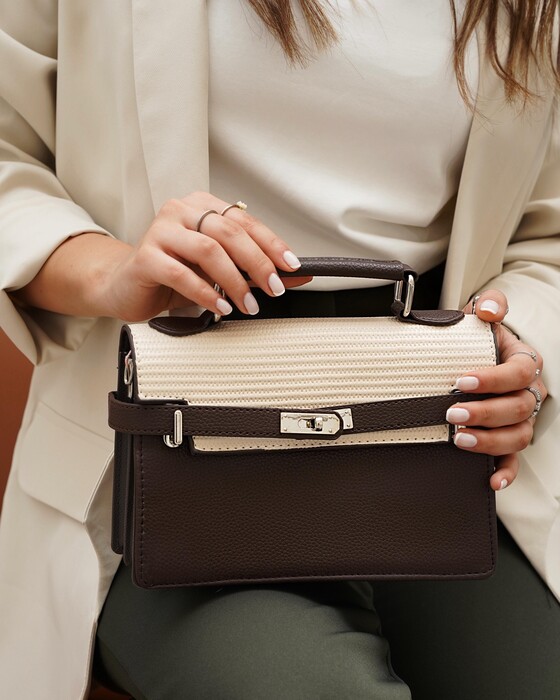 DISTINCTIVE BAG WITH A TOP HANDLE AND A WIDE STRAP