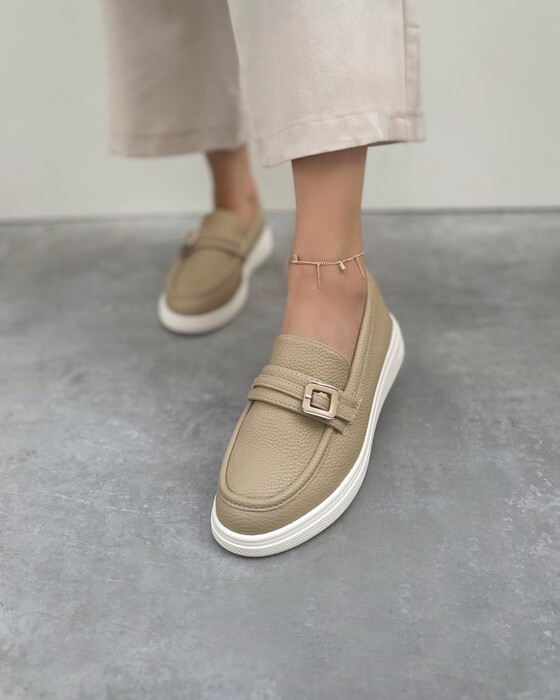 LEATHER FLATS WITH FRONT TIE DETAILS
