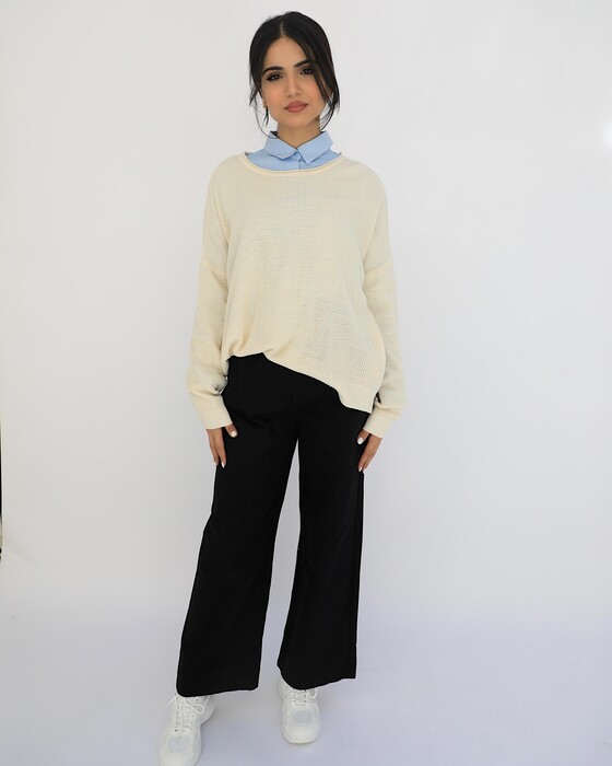 MODERN BLOUSE WITH A ROUND NECK AND LONG SLEEVES