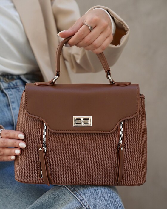 LUXURY BAG WITH DISTINCTIVE SIDE ZIPPERS