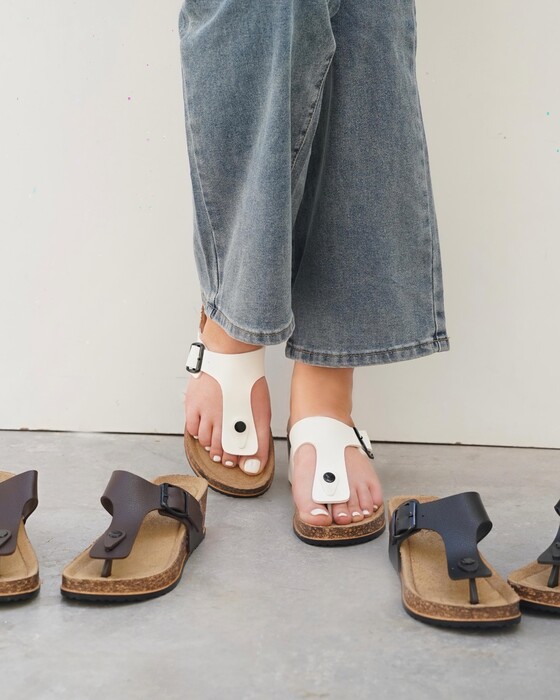 TOE-POST SLIPPER  WITH ADJUSTABLE BUCKLE