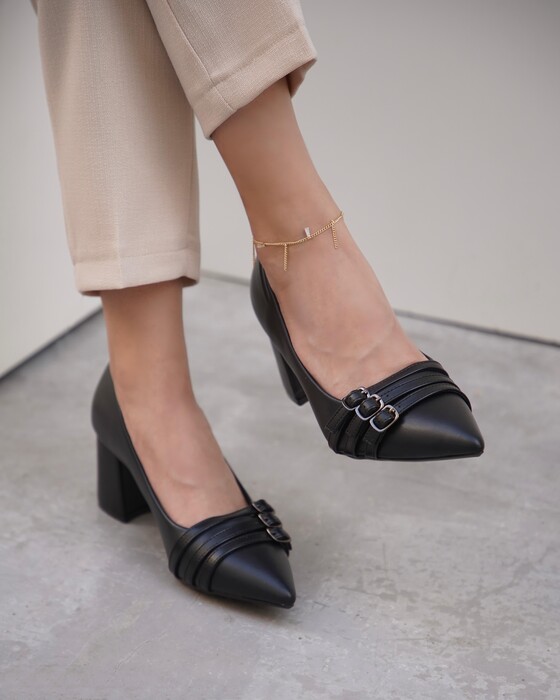 TRIPLE BUCKLE POINTED TOE CHUNKY HEELS