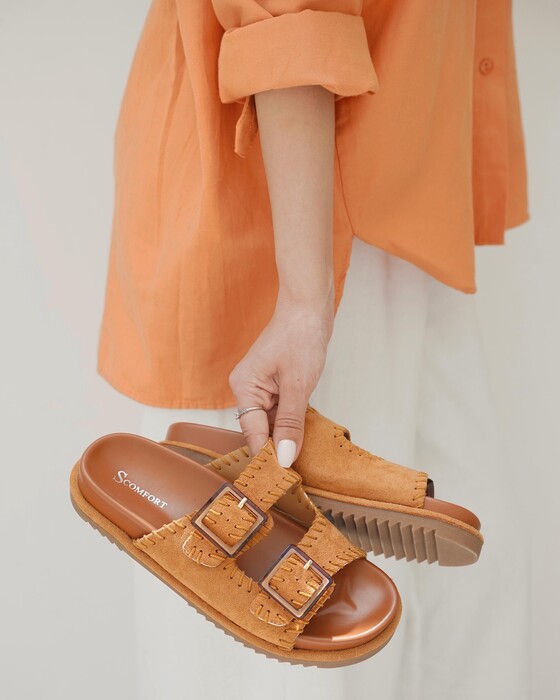 COMFORTABLE  SLIPPERS WITH A BUCKLE DETAIL
